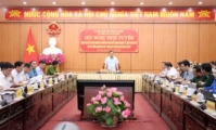Chủ tịch UBND tỉnh Nguyễn Văn Sơn chủ trì hội nghị.