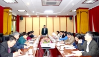 Đồng chí Lương Văn Đoàn, Chánh Văn phòng, Đoàn ĐBQH, HĐND và UBND tỉnh phát biểu tại  cuộc họp.