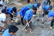 Đoàn viên, thanh niên Văn phòng UBND tỉnh chung tay xây dựng Nông thôn mới tại xã bản Rịa huyện Quang Bình