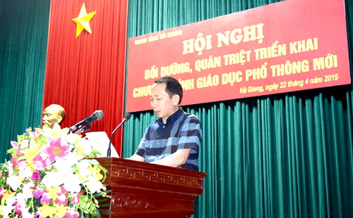 Phó Chủ tịch UBND tỉnh Trần Đức Quý, phát biểu tại Hội nghị triển khai Chương trình GDPT mới.