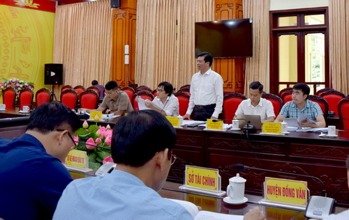 Đồng chí Nguyễn Kim Tuyển, Cục trưởng Cục bảo vệ Môi trường Miền Bắc, Trưởng đoàn công tác, phát biểu kết luận buổi làm việc tại tỉnh Hà Giang.