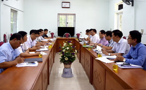 Đoàn công tác Văn phòng Chính phủ làm việc tại UBND xã Phương Thiện, thành phố Hà Giang.