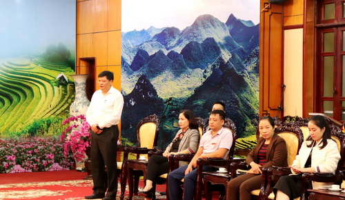Đồng chí Lương Văn Đoàn, Ủy viên BCH Đảng bộ tỉnh, Chánh Văn phòng Đoàn ĐBQH, HĐND và UBND tỉnh, phát biểu chúc mừng tại buổi gặp mặt.