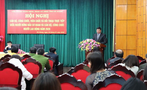 Đồng chí Lương Văn Đoàn, Ủy viên BCH Đảng bộ tỉnh, Chánh Văn phòng phát biểu tại hội nghị.