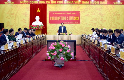Đồng chí Nguyễn Văn Sơn, Phó Bí thư Tỉnh ủy, Chủ tịch UBND tỉnh chủ trì và phát biểu tại Phiên họp.