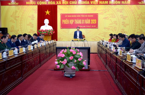 Chủ tịch UBND tỉnh Nguyễn Văn Sơn, phát biểu chỉ đạo tại Phiên họp thường kỳ UBND tỉnh tháng 1/2020.