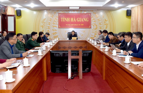 Đồng chí Trần Đức Quý, Tỉnh ủy viên, Phó Chủ tịch UBND tỉnh cùng các đại biểu dự  Hội nghị tại điểm cầu tỉnh Hà Giang.
