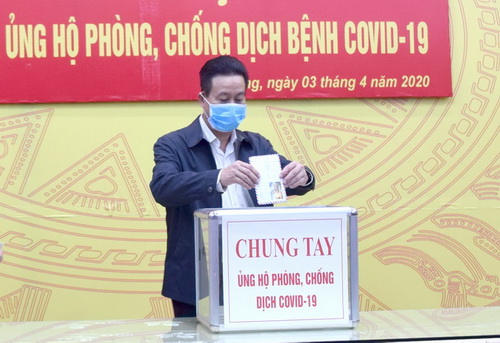 Chủ tịch UBND tỉnh Nguyễn Văn Sơn tham gia ủng hộ phòng, chống Covid - 19.