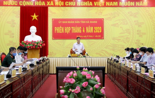 Đồng chí Nguyễn Văn Sơn, Phó Bí thư Tỉnh ủy, Chủ tịch UBND tỉnh chủ trì và phát biểu chỉ đạo tại phiên họp thường kỳ UBND tỉnh tháng 4/2020.