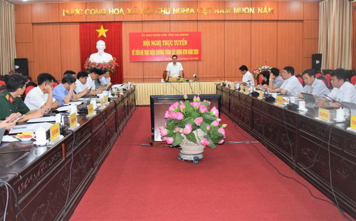 Đồng chí Nguyễn Văn Sơn, Phó Bí thư Tỉnh ủy, Chủ tịch UBND tỉnh, Trưởng BCĐ các Chương trình MTQG giai đoạn 2016 - 2020 tỉnh Hà Giang chủ trì Hội nghị.