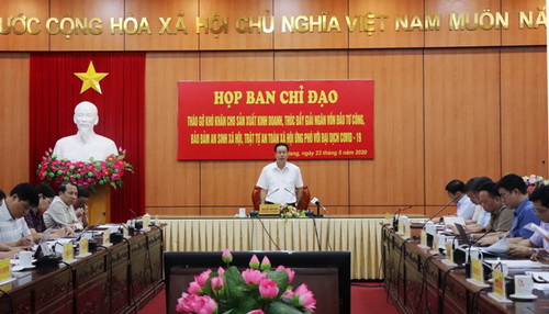 Chủ tịch UBND tỉnh Nguyễn Văn Sơn kết luận họp.