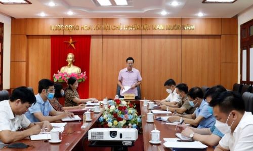 Chủ tịch UBND tỉnh Nguyễn Văn Sơn chủ trì họp, nghe các sở, ngành báo cáo tiến độ bán tài sản trên đất, chuyển quyền sử dụng đất trên địa bàn tỉnh.