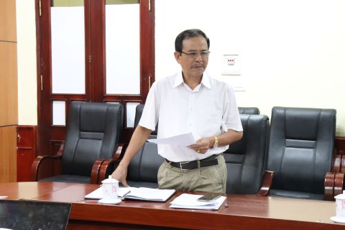 Đồng chí Lâm Tiến Mạnh, Chủ tịch Hội Văn học nghệ thuật - Phó Ban thường trực báo cáo tại cuộc họp.
