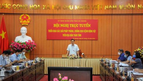 Phó Bí thư Tỉnh ủy, Chủ tịch UBND tỉnh Nguyễn Văn Sơn: Mở đợt cao điểm huy động cả hệ thống chị vào cuộc - Quyết tâm, quyết liệt ngăn chặn, khống chế dịch bệnh trên vật nuôi.